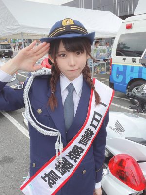 【画像】コスプレイヤーえなこさん(26)、千葉県成田警察署で一日警察署長を務める　パトカーから登場