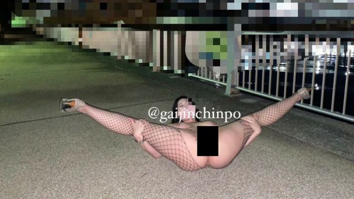 Twitterオフパコアカウント「おい、歩道橋の上で全裸になって開脚しろよ」女「はい……」
