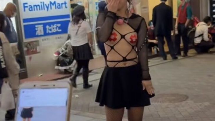 【画像】さっそく渋谷にえっち女が出現…これ半分全裸だろ🥺
