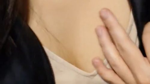 【動画】女の子「乳首見たいの？良いですよ」